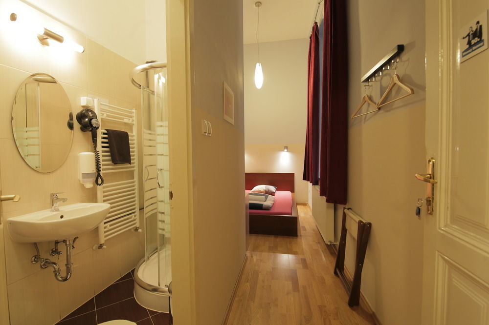 Maverick Apartments Budapest Bagian luar foto